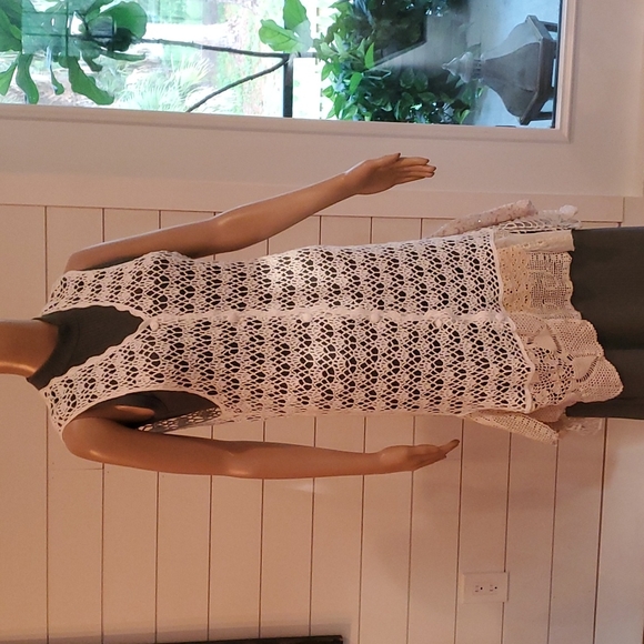 Blue Beth body crochet creams/white topper/vest duster knee/midi length boutique - Picture 2 of 14
